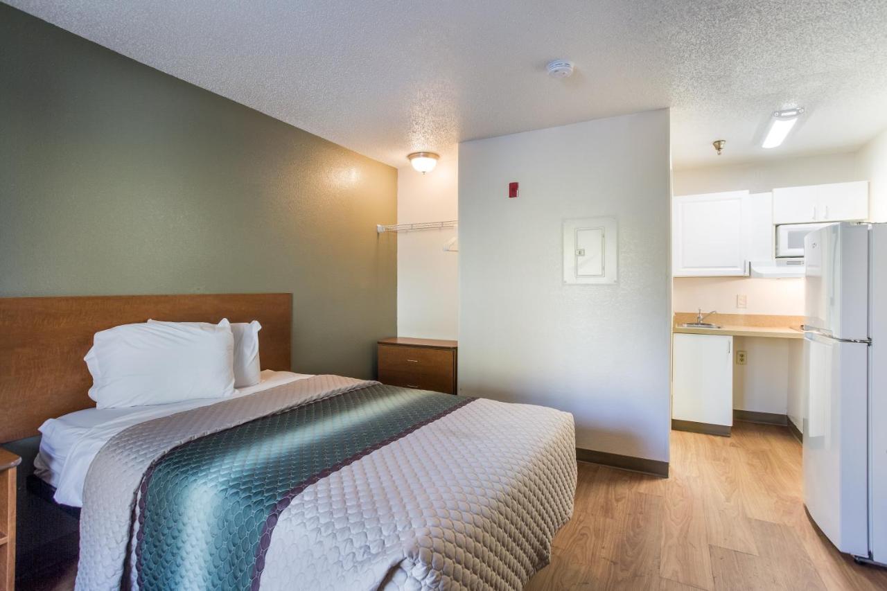 Hometowne Studios By Red Roof Nashville - Airport/Briley Pkwy Bagian luar foto
