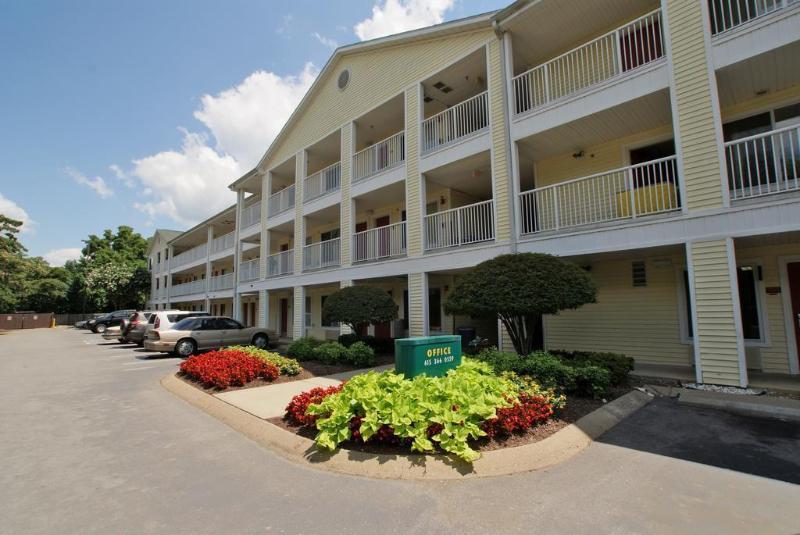 Hometowne Studios By Red Roof Nashville - Airport/Briley Pkwy Bagian luar foto