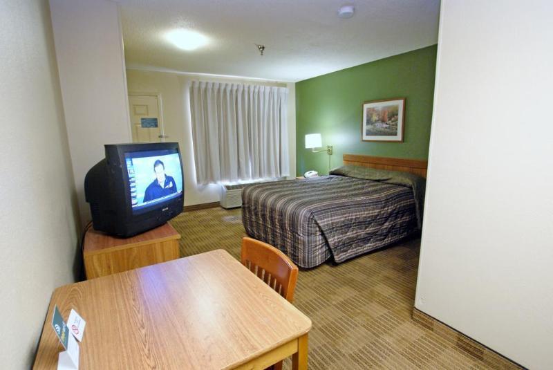 Hometowne Studios By Red Roof Nashville - Airport/Briley Pkwy Bagian luar foto
